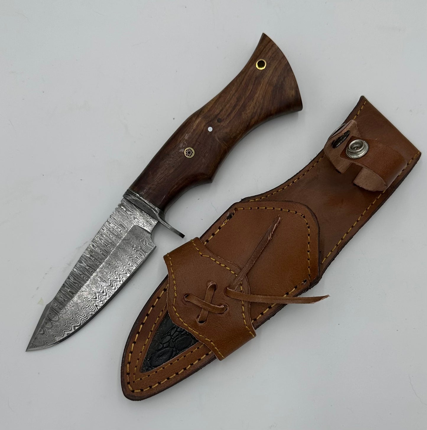 Damascus Knife - Oak Mid Knotch